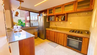 A cozinha ou kitchenette de Flecheiras The House - Casa beira mar com piscina privativa em condomínio