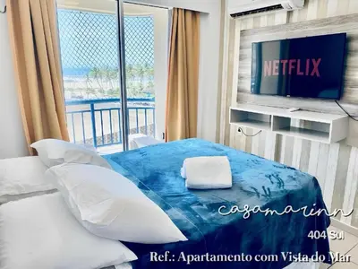 Uma cama ou camas num quarto em Férias com Vista Mar - Beach Village Residence por Casamarinn