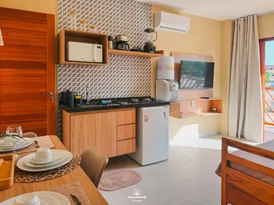 A cozinha ou kitchenette de Zaya Beach Residence