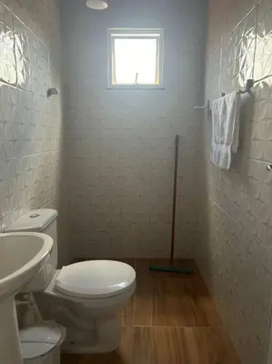 Uma casa de banho em Apartamento 200m da lagoa
