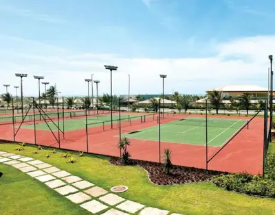 Comodidades para jogar ténis e squash em Dom Pedro Laguna Beach Resort & Golf ou nas proximidades