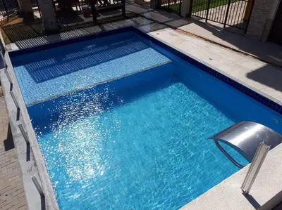 A piscina em ou perto de Flat aconchegante a uma quadra da praia