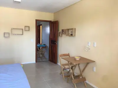 Uma cama ou camas num quarto em Flat aconchegante a uma quadra da praia