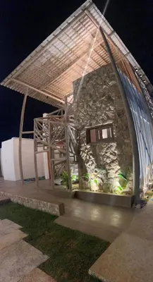 O edifício onde o apartamento está situado