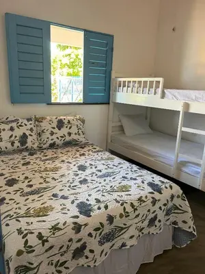 Uma cama ou camas num quarto em Chalé brilho do mar