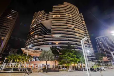 O edifício onde o apartamento está situado