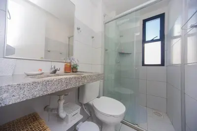 Uma casa de banho em Apartamento Perto da BEIRA MAR.