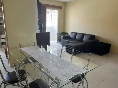 Uma área de estar em Apartamento no Icaraí - 2 suítes