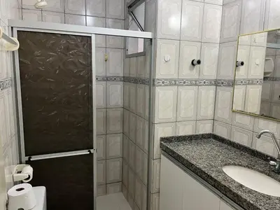 Uma casa de banho em Apartamento no Icaraí - 2 suítes