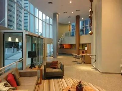Uma área de estar em Beach Class Fortaleza by DS Imóveis