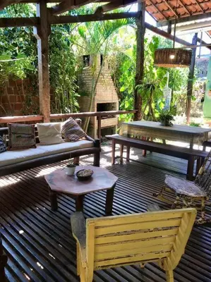 Um jardim no exterior de Dellacasa