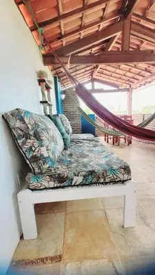 Uma área de estar em Apartamento FLOREAL icaraizinho 500 m da praia