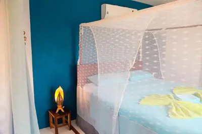 Uma cama ou camas num quarto em Apartamento FLOREAL icaraizinho 500 m da praia