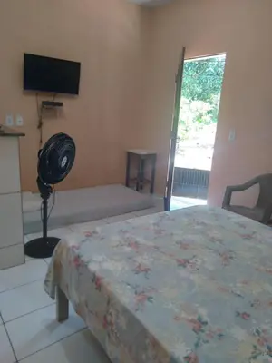 Uma televisão e/ou sistema de entretenimento em kitinete - SALVATERRA GUARAMIRANGA