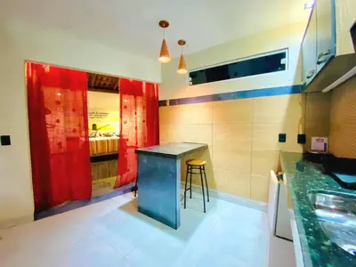 A cozinha ou kitchenette de Casa Tuia Holiday Flat a 2km do centro e das falesias da Praia de Morro Branco