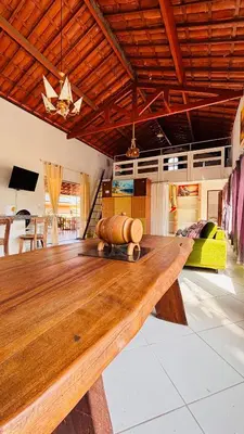 Uma televisão e/ou sistema de entretenimento em Loft Rústico com Vista Para a Piscina