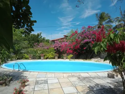 A piscina em ou perto de Casa Laranja