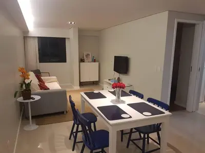 Uma área de estar em Ed Preamar 901 Próximo à Feirinha da Beira Mar