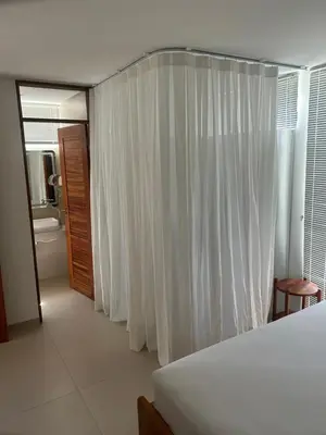 Uma cama ou camas num quarto em Apartamento Chique frente ao mar