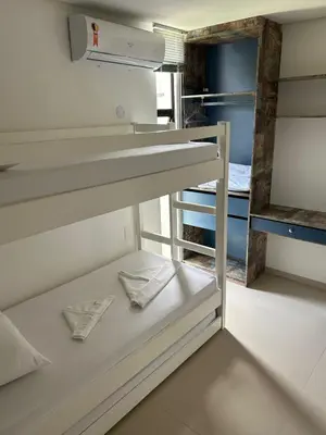 Uma cama ou camas num quarto em Apartamento Chique frente ao mar