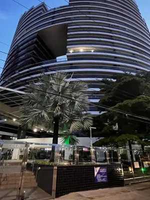 O edifício onde o apartamento está situado