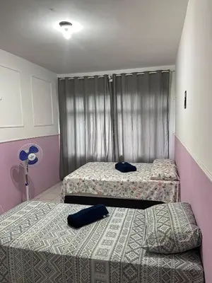 Uma cama ou camas num quarto em Apto exclusivo, 200m da praia, horario flexivel 24 horas