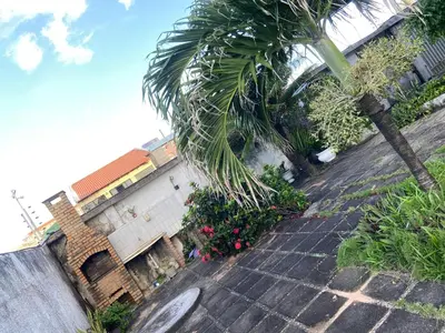 Um jardim no exterior de Apto exclusivo, 200m da praia, horario flexivel 24 horas