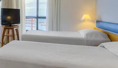 Uma cama ou camas num quarto em Iate Plaza Hotel