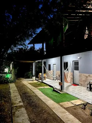 Um jardim no exterior de Capitólio 05 Hospedagem Canoa Quebrada
