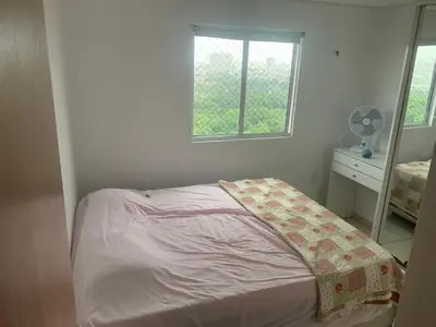 Uma cama ou camas num quarto em Quarto em condomínio no bairro Fátima