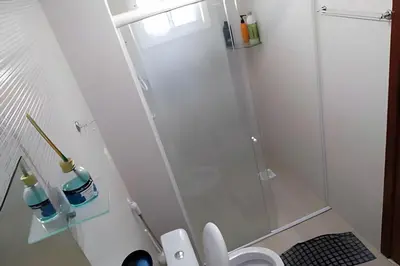 Uma casa de banho em BP03- Em Cumbuco Vento na Varanda Estilo Bali Lounge por Will