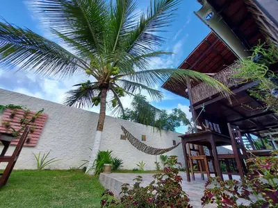Um jardim no exterior de Pousada Brisa Del Mar