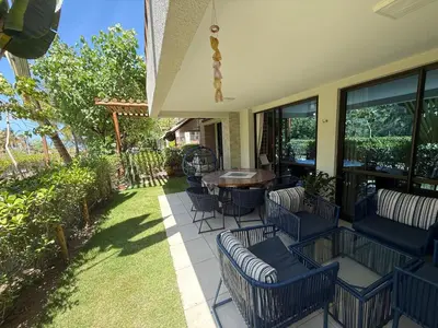 Um jardim no exterior de Wai Wai Cumbuco Eco Residence