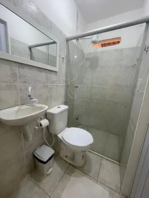 Uma casa de banho em Recanto César Apart's