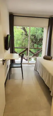 Uma televisão e/ou sistema de entretenimento em Go Eco Paradise Ap210 Pé na Areia e Piscina no Centro do Cumbuco