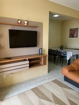 Uma televisão e/ou sistema de entretenimento em Aluga-se Apartamento em Fortaleza-CE