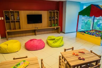 Uma televisão e/ou sistema de entretenimento em Beach Class Fortaleza 402