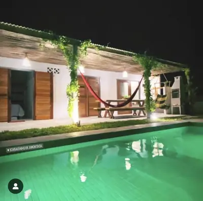 A piscina em ou perto de CMB House