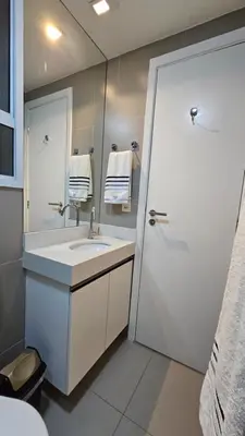 Uma casa de banho em 64 - Conforto e Vista Mar 2 Quartos no Coração do Meireles