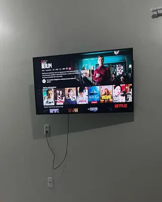 Uma televisão e/ou sistema de entretenimento em Villa brisa icaraizinho suíte premium 1 andar