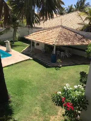 Um jardim no exterior de Casa Aguas Belas