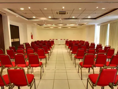 A área empresarial e/ ou a sala de conferências de Hotel Brasil Tropical
