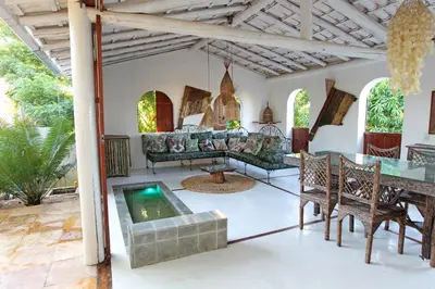 Uma área de estar em Villa Atlântic Icaraizinho 700 m da praia