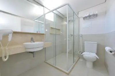 Uma casa de banho em Hotel Beira Mar