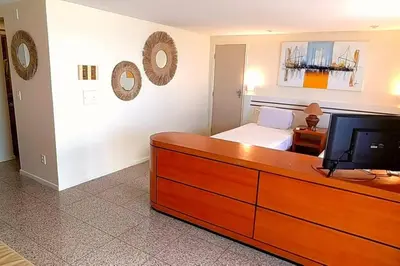 Uma televisão e/ou sistema de entretenimento em Flat no melhor da Beira-mar de Fortaleza