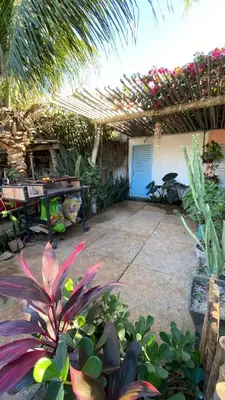 Um jardim no exterior de La Moni- Casa frente ao Mar-Sea View