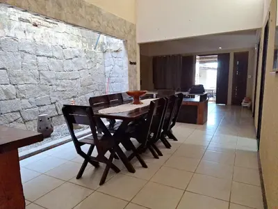 Uma área de estar em Mar Azul Casa de Praia