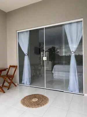 Um pátio ou outra área exterior em Suíte térreo Villa brisa icaraizinho