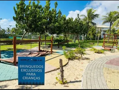 Um jardim no exterior de Golf Ville Residence Resort, apartamento 3 suítes, 110m2, Porto das Dunas próx ao Beach Park