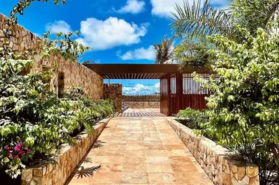 Um jardim no exterior de Casa em Flecheiras